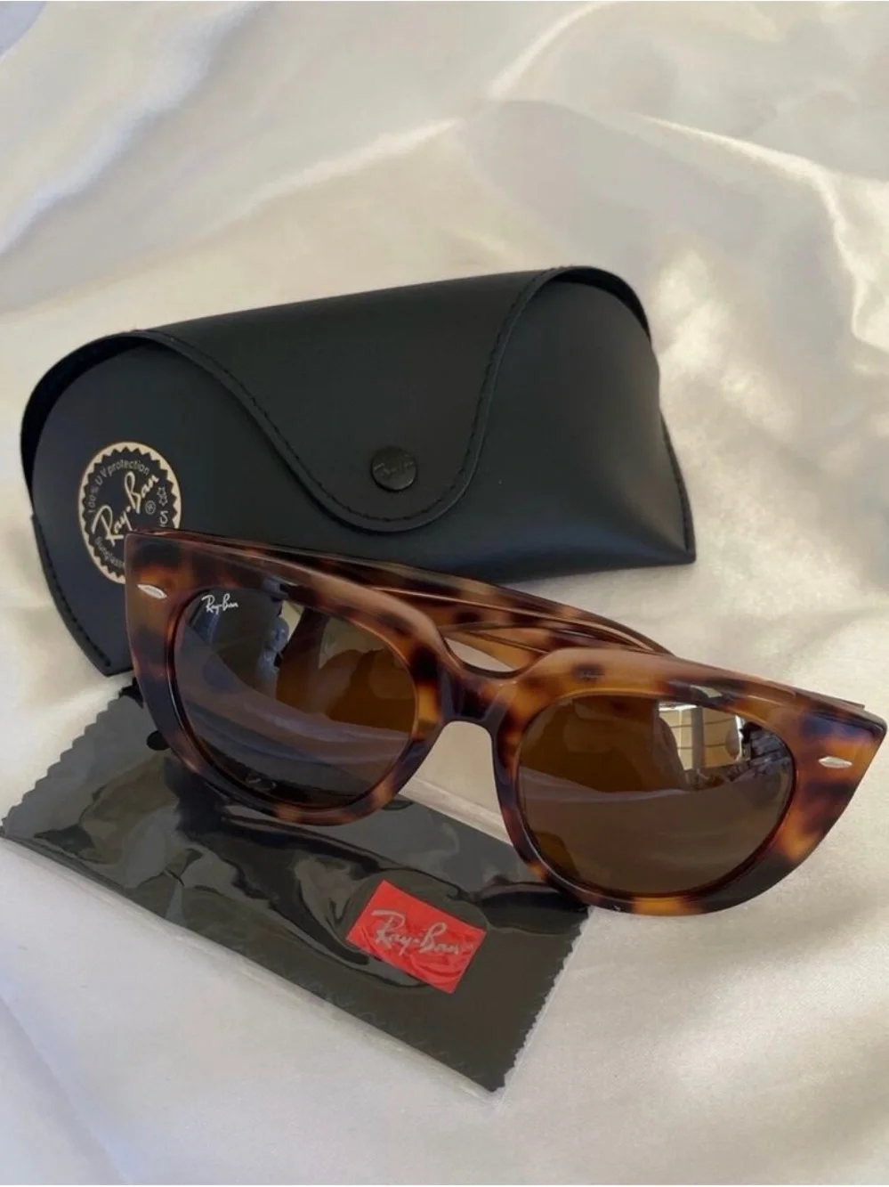 Ray-Ban NWT Tortoiseshell Cat Eye Sunglasses - Brown Tortoise Frame